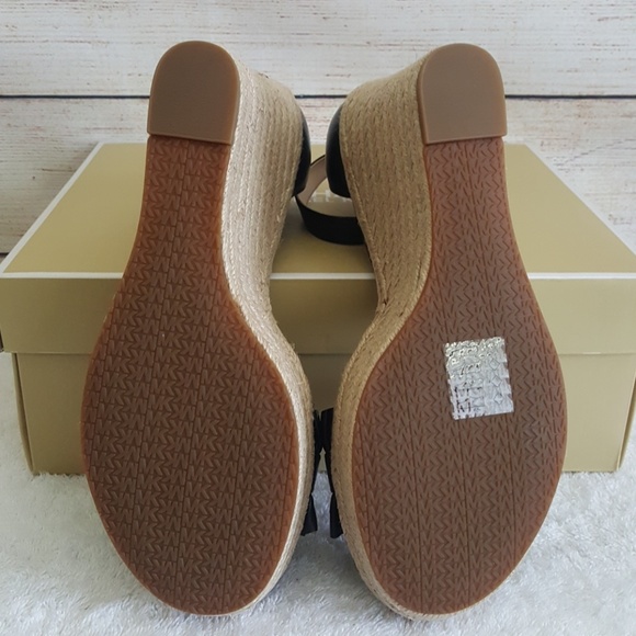 New Michael Kors Bella Leather Wedge Sandals - Picture 5 of 5
